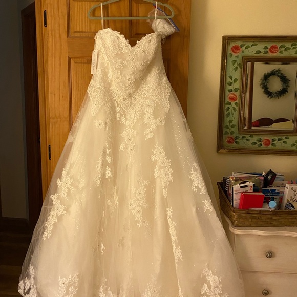 Allure Wedding dress with bolero not pictured. - Picture 2 of 6